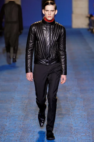 Look 14